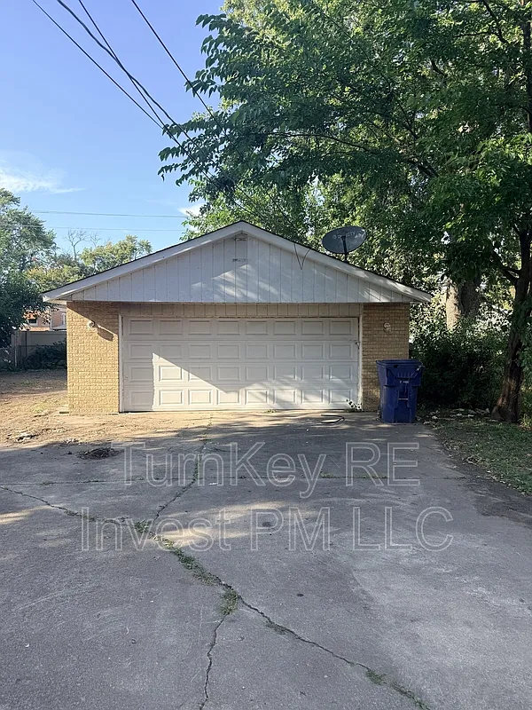 4 bed, 1.5 bath, 1594 sqft, $2,995 — Photo 4