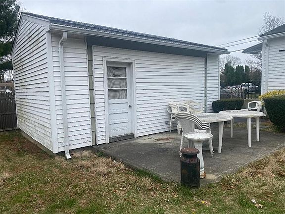 3rd image of 39 Fyffe Ave