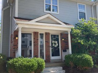 8906 Eager Rd, Saint Louis, MO 63144