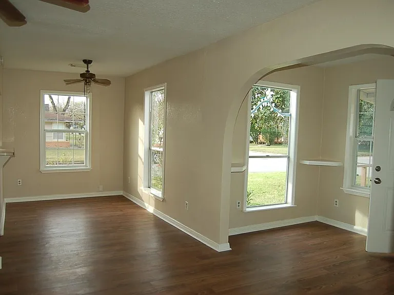 7304 Kinney St — Photo 6