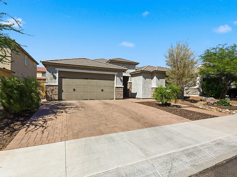 7228 W Tombstone Trl — Photo 3