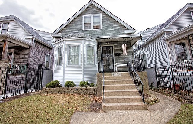 1st image of 2220 N Lawler Ave