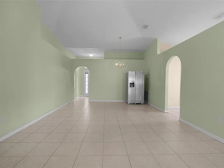 265 Jocelyn Dr — Photo 17