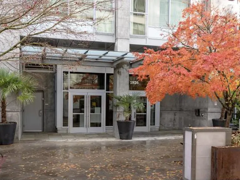 1926 W Burnside St #308 — Photo 15