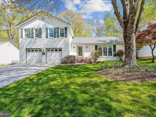 8420 Reflection Ln, Vienna, VA 22182