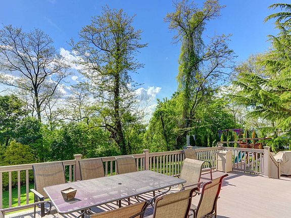 4th image of 140 Mimosa Dr