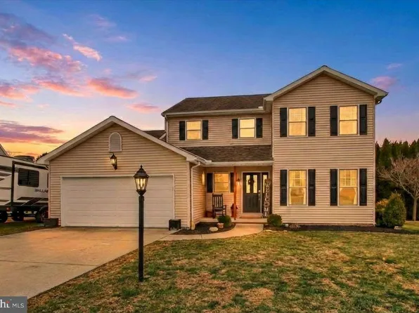 13 Fieldcrest Dr, Littlestown, PA 17340