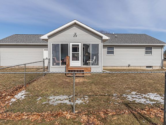 3rd image of 1009 Eaton Green Dr