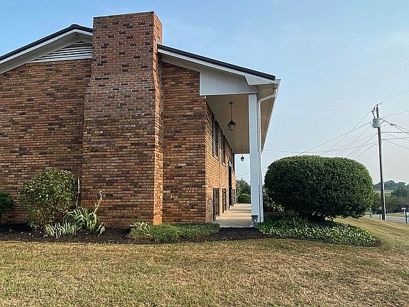 3rd image of 250 Suburban Dr