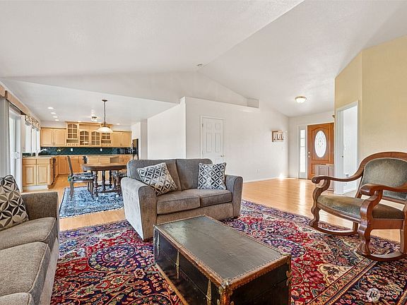 5th image of 459 Octopus Avenue NE