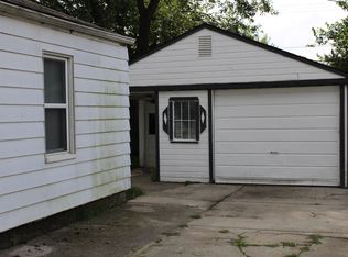 25711 Hayes Rd, Warren, MI 48089
