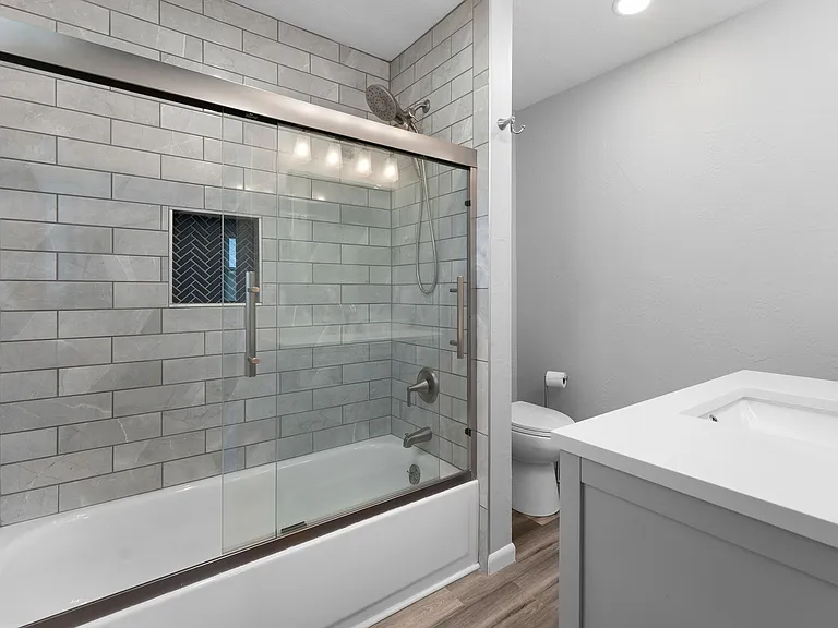 433 S Troy Ave — Photo 20