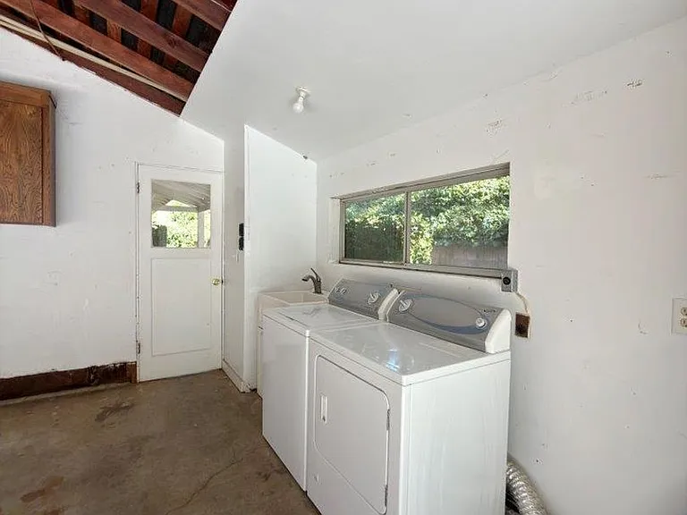 275 Cold Springs Rd — Photo 23