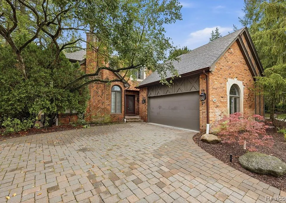 160 Kirkwood Ct