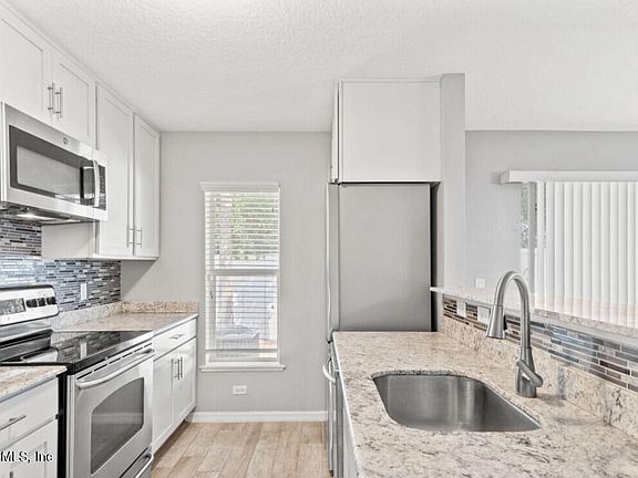 4th image of 7391 PALM HILLS Drive