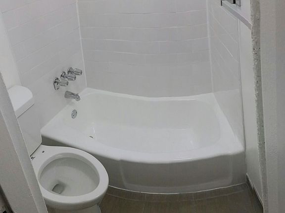 3rd image of 940 Bronx Park S APT 2C