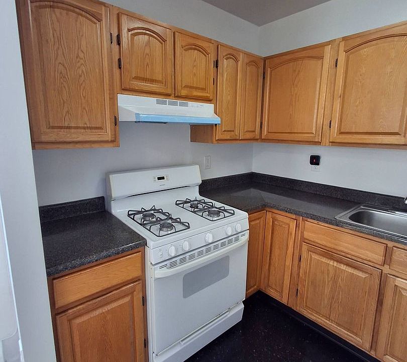 2nd image of 557 E 169th St APT 4B