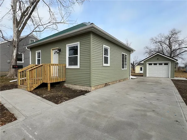 2024 5th St, Perry, IA 50220