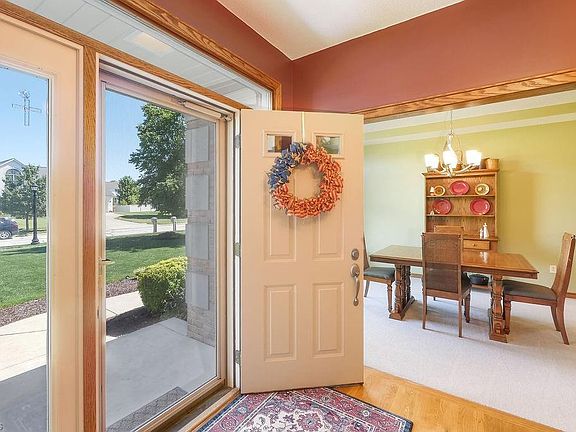 3rd image of 424 Hillbrook Dr