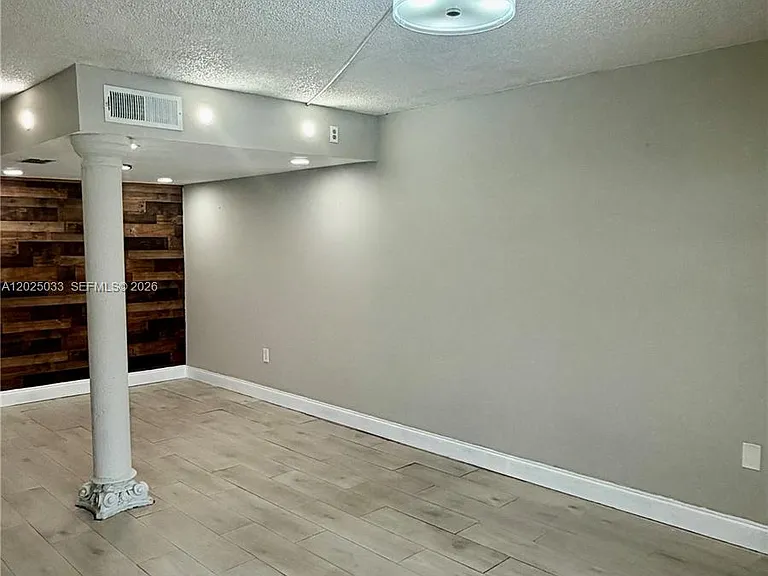 1705 W 57th St #506 — Photo 25