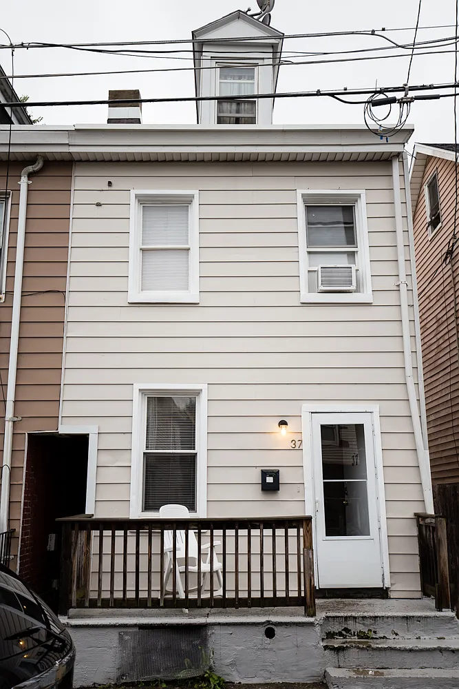 3 bed, 1106 sqft, $1,942 — Photo 1