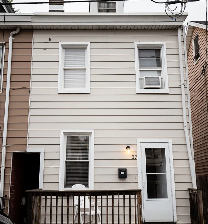 37 S 11th St