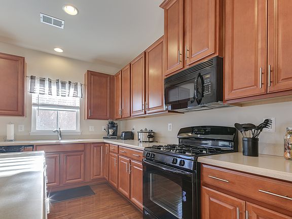 3rd image of 574 Fox River Hills Way