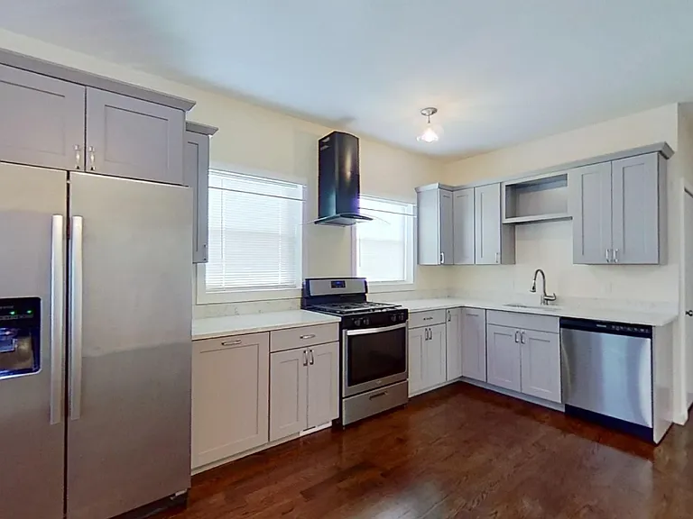 30 Hazelwood St #3 — Photo 4