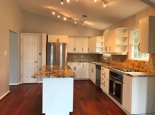 210 Keyes Ct, Sterling, VA 20164