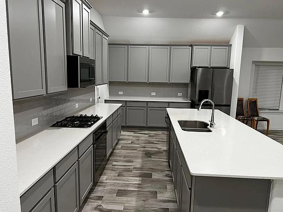 5th image of 3709 Peachbush Ln