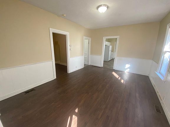3rd image of 954 Fremont Ave NW