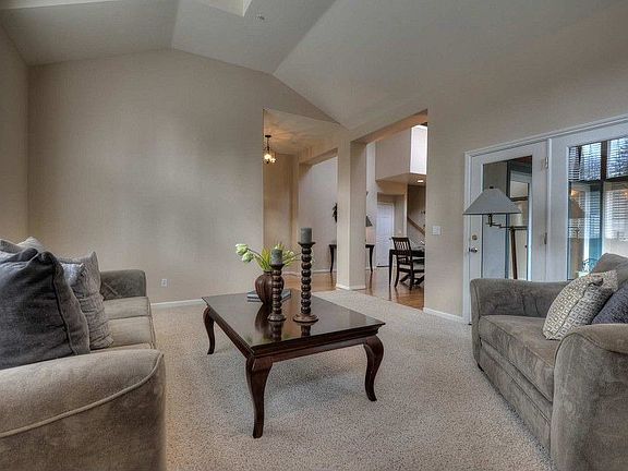 4th image of 4094 Sutro Dr