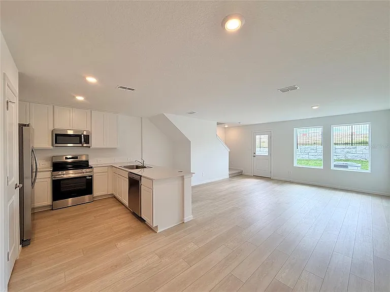 842 Lynx St — Photo 5