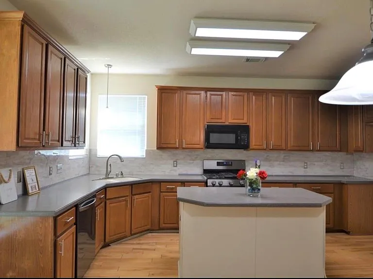 2110 Banfield Ct — Photo 16