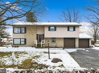 10 James Dr, Denver, PA 17517