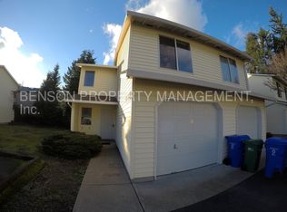 19935 NE Halsey St APT 1, Portland, OR 97230