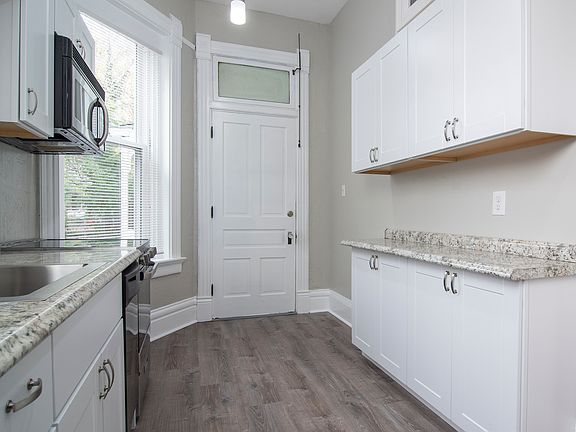 5th image of 3231 Vine St