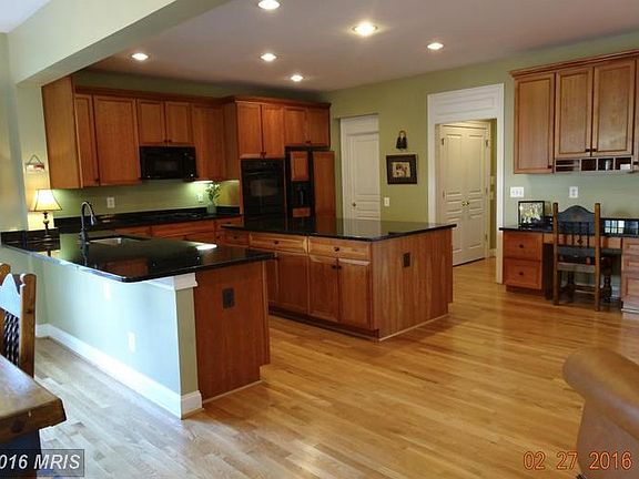 3rd image of 6735 Bunkers Ct