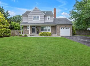 5 Michelle Ln, Selden, NY 11784