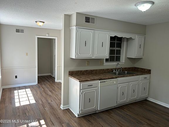 4th image of 7397 Meadowbrook Dr