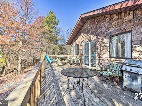 111 Country Ct, Long Pond, PA 18334