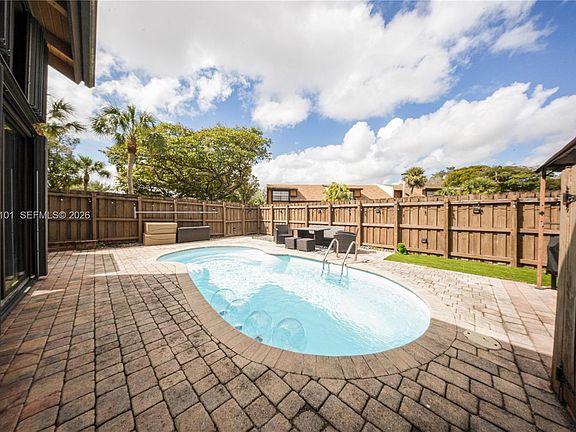 2nd image of 10141 Woodbury Ct
