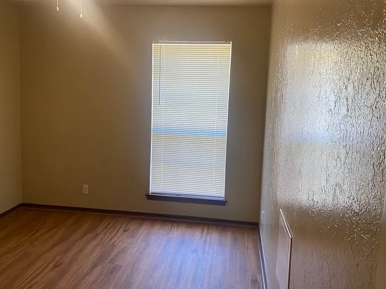 1026 Dustin Dr — Photo 7