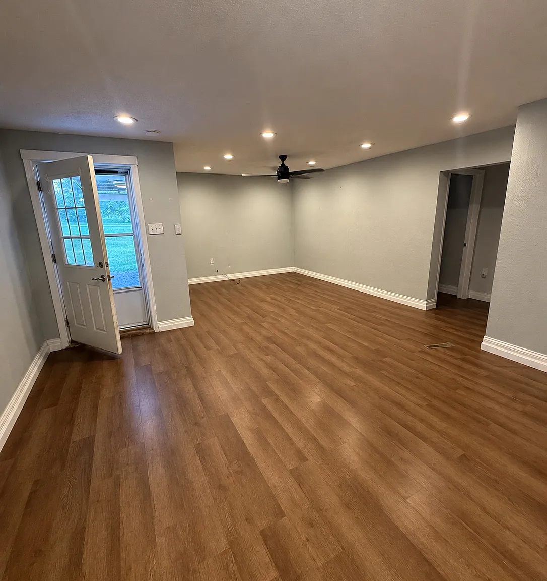 2 bed, 926 sqft, $1,050 — Photo 1