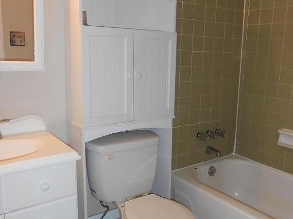 5th image of 2224 Farmington Dr