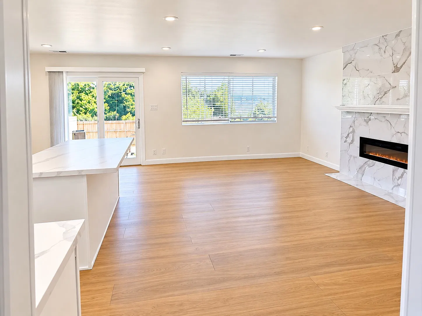 3 bed, 1062 sqft, $3,695 — Photo 4