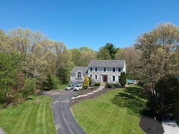 1st image of 7 Lost Hill Dr