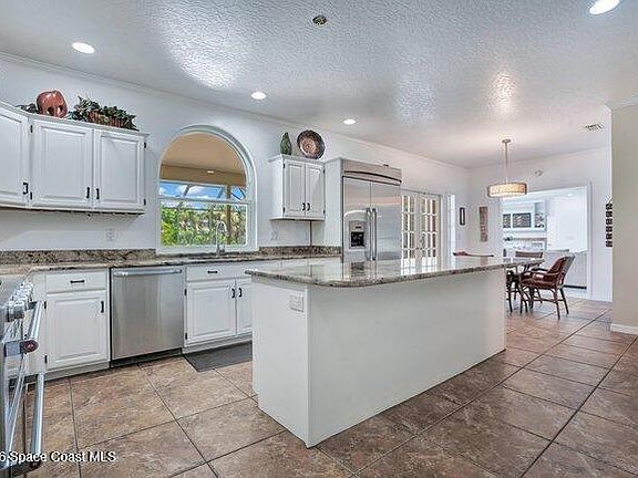3rd image of 255 Utopia Cir