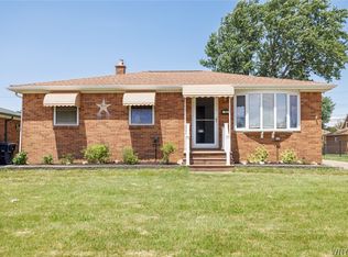 72 Della Dr, Buffalo, NY 14218
