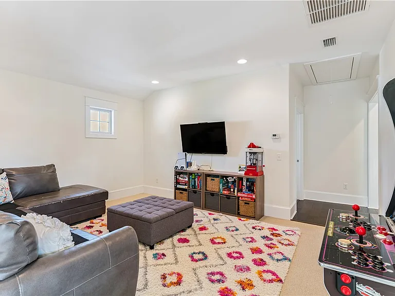 1077 Sinclair Way — Photo 22